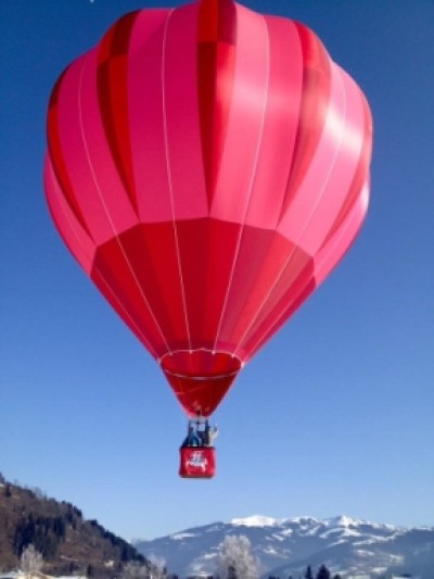 Vasario 16-ąją, skrisdami virš Alpių, Vyčiu papuoštu balionu, grupė Lietuvos oreivių laimėjo, trečią vietą.